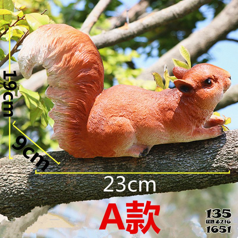 松鼠雕塑-景區(qū)中一只樹上休息的樹脂松鼠雕塑 松鼠雕塑-景區(qū)中一只樹上休息的樹脂松鼠雕塑高清圖片